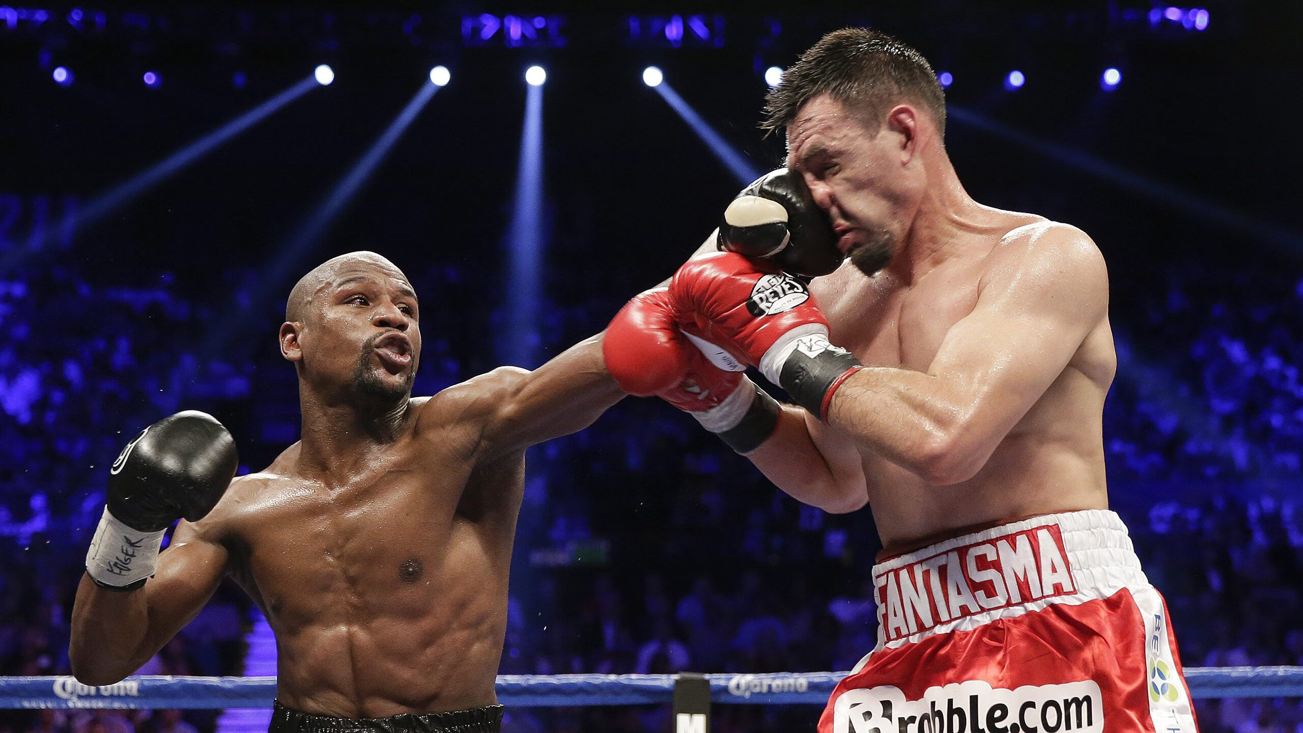 现场“激情四射”，运动员“极速冲刺”点燃观众！